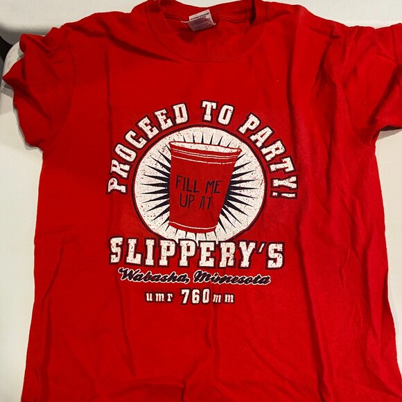 Red Solo Cup T-Shirt Slippery's Wabasha Minnesota Sz Small Proceed to Party - Picture 1 of 2